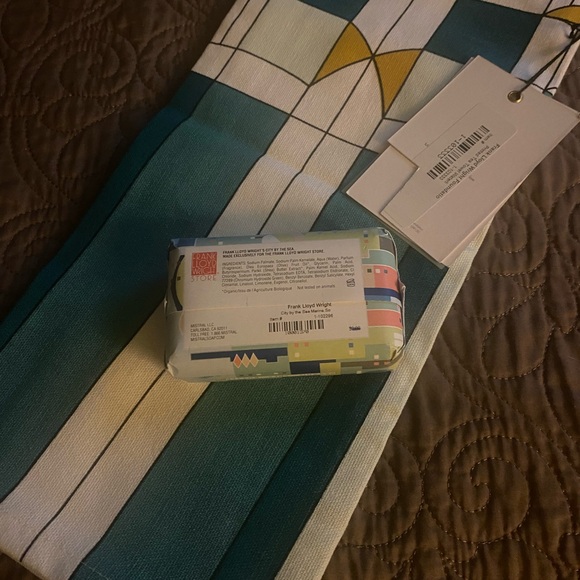 NWT Frank Lloyd Wright  tea towel & soap brand new with tags - Picture 5 of 7